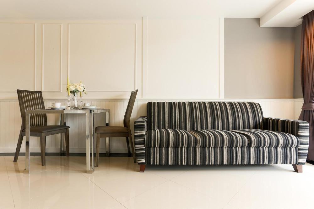 The Capital Resort @ Sukhumvit 50 Bangkok Kültér fotó A WAINWRIGHT sofa