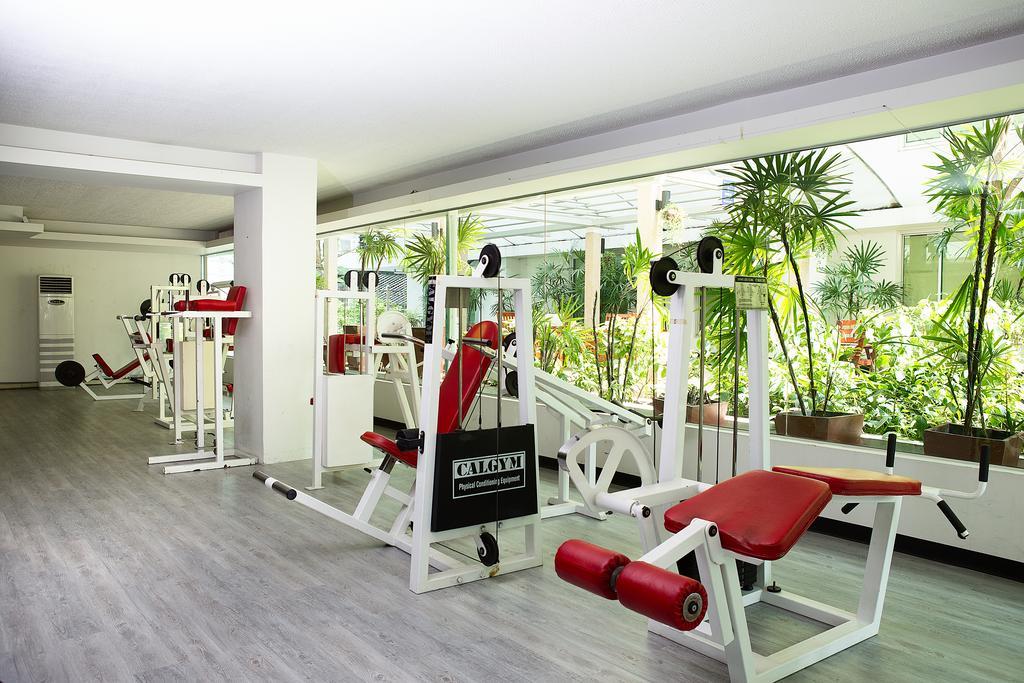 The Capital Resort @ Sukhumvit 50 Bangkok Kültér fotó A gym in a hotel