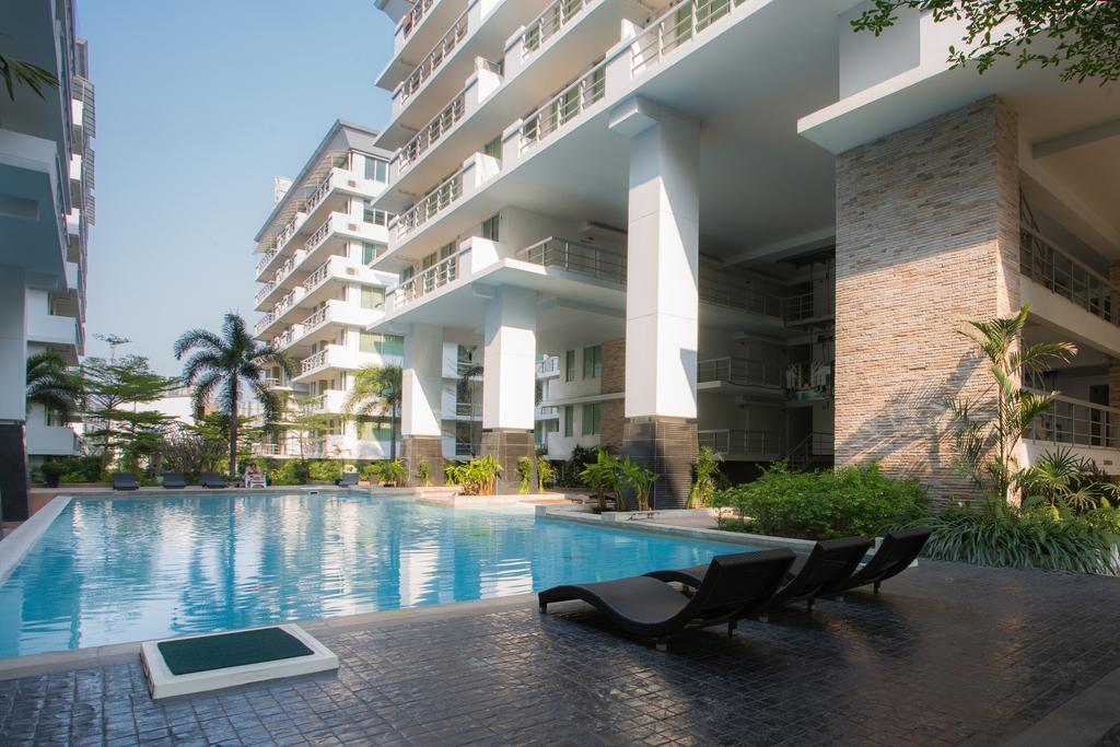 The Capital Resort @ Sukhumvit 50 Bangkok Kültér fotó The Panorama pool