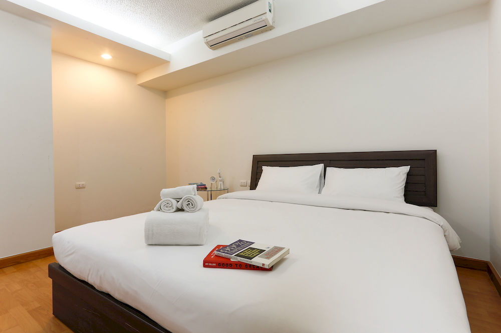 The Capital Resort @ Sukhumvit 50 Bangkok Kültér fotó A bedroom at a hotel in Bangkok, Thailand