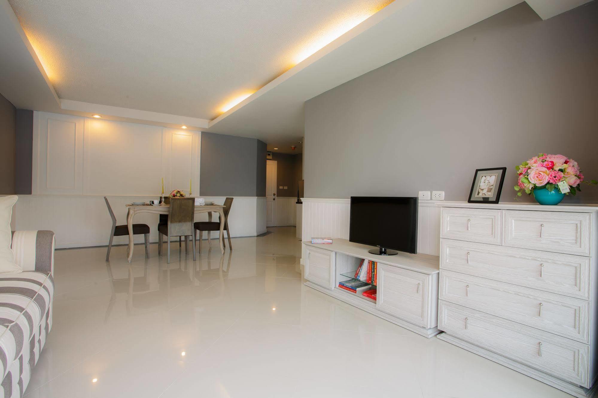 The Capital Resort @ Sukhumvit 50 Bangkok Kültér fotó A living room in a landed property in Singapore